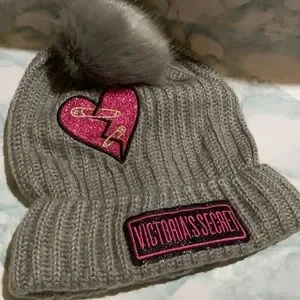 Victoria’s Secret~Gray Winter Angel Heart Logo Glitter Patches Pom Pom Hat Victoria main image 2